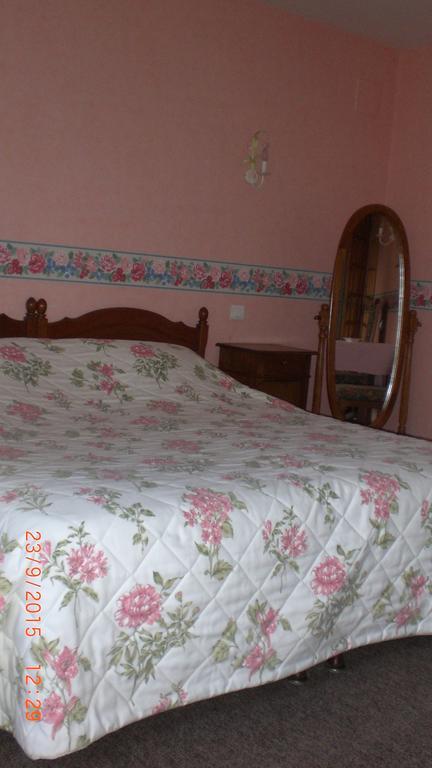 Auberge De L'Atre Quarre-les-Tombes Ruang foto