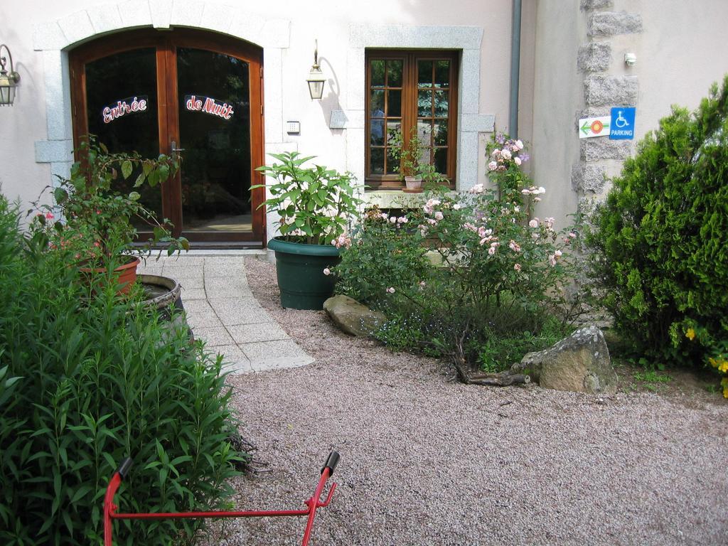 Auberge De L'Atre Quarre-les-Tombes Bagian luar foto